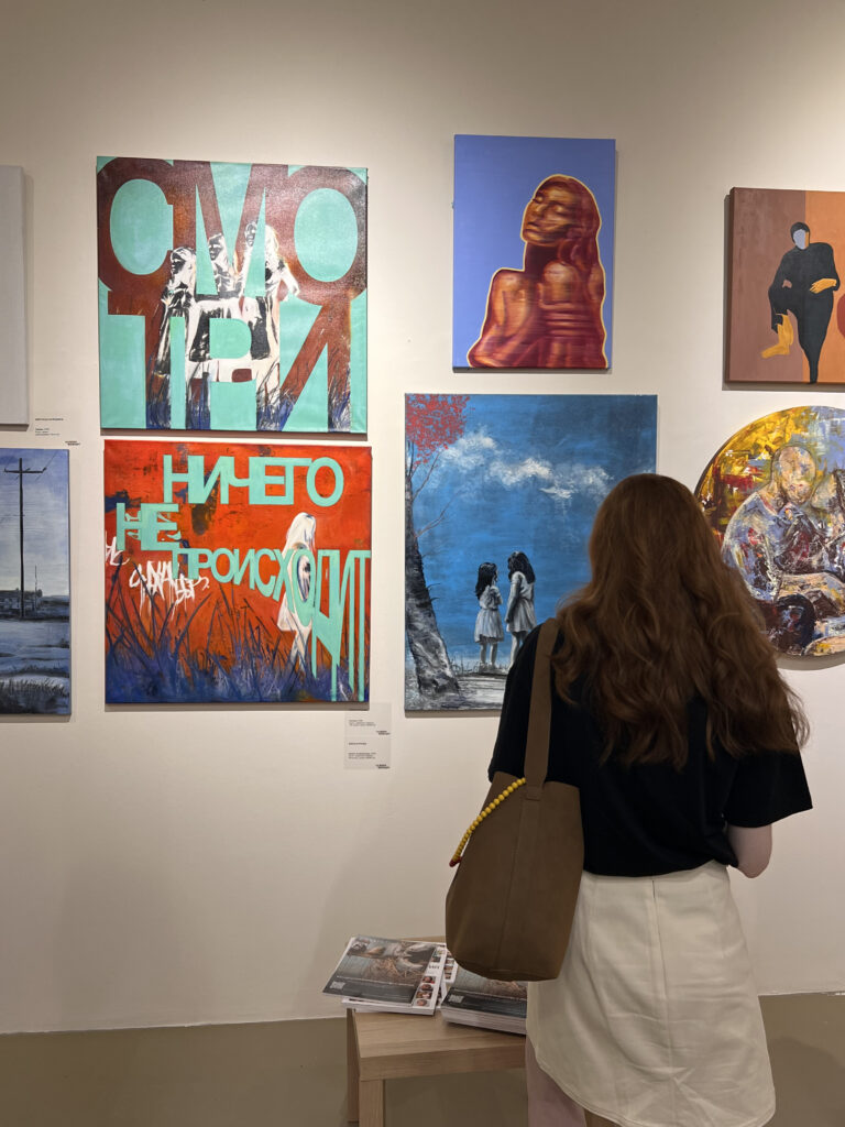Работа на выставке «Регионы. Ничего не происходит» в Галерее ФайнАрт