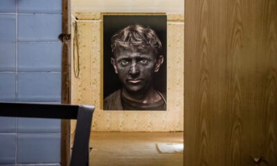 Неистовый конец Афиша выставки «Неистовый конец» в центре творческих индустрий «Фабрика»