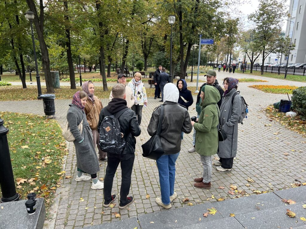 Прогулка художественно-исследовательской лаборатории «Прямой контакт» по Басманному району
