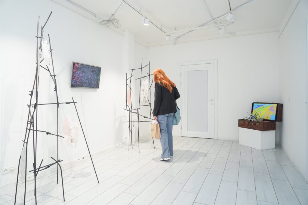Вернисаж выставки «Пейзаж и память» в галерее А—Б