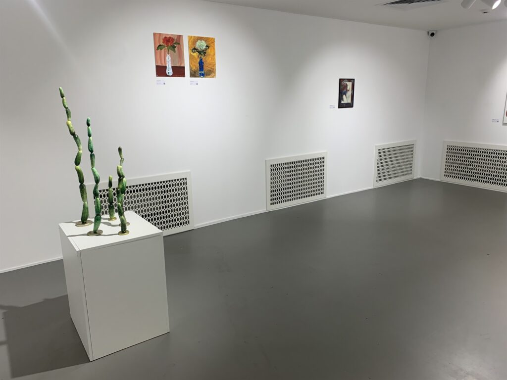 Вид экспозиции выставки «Имитаторы» в SISTEMA GALLERY
