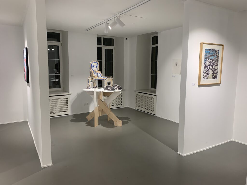 Вид экспозиции выставки «Имитаторы» в SISTEMA GALLERY