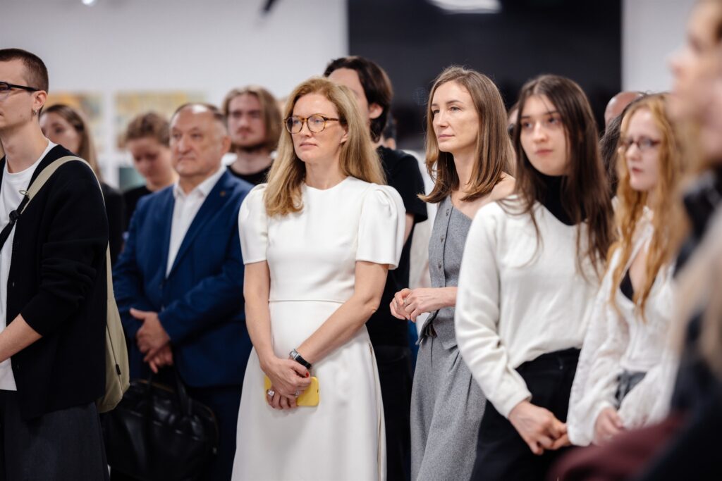 Вернисаж выставки «Отель на краю Вселенной» в Московских мастерских